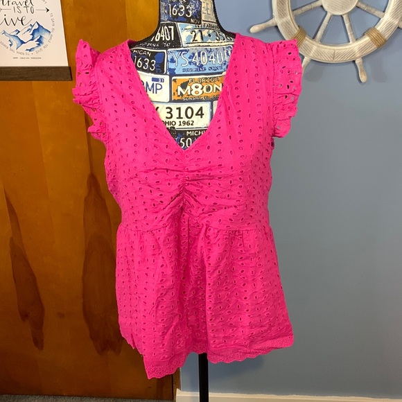 Ultra Pink Top Medium NWT - Picture 1 of 6